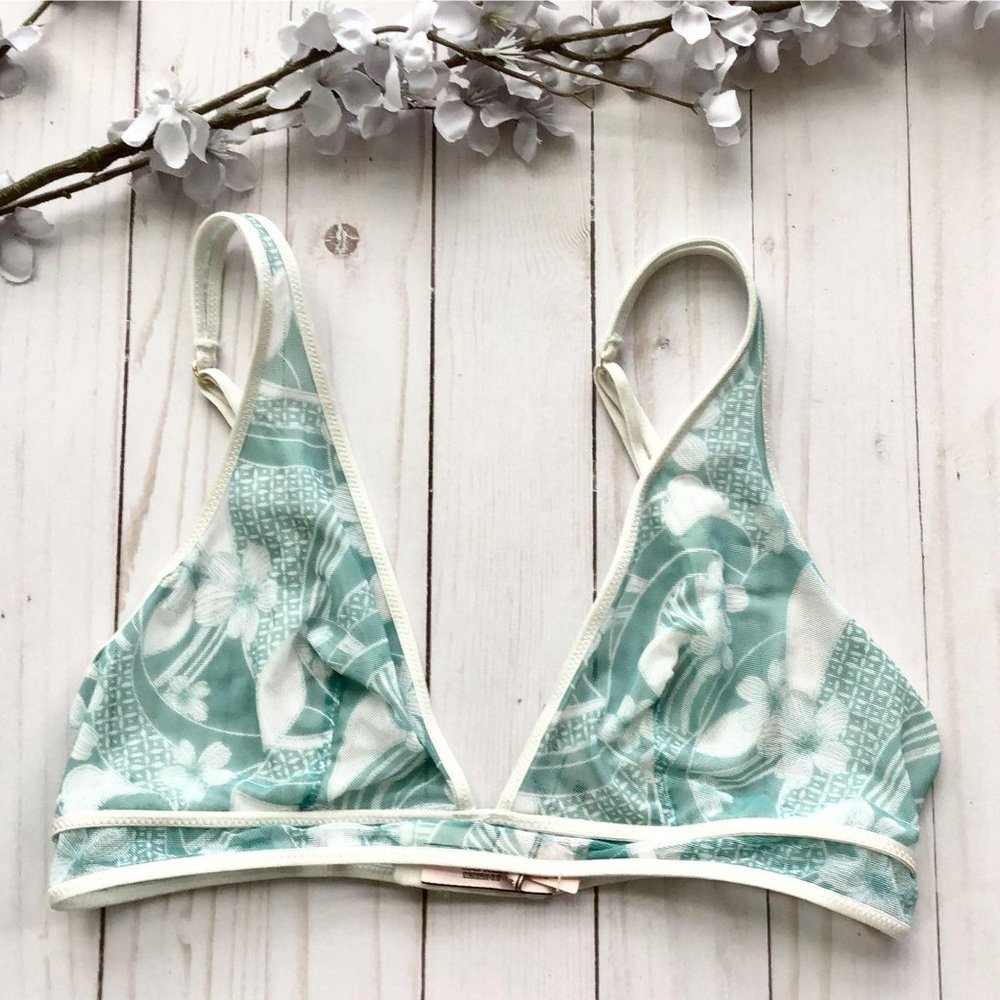 2/$25 ❤️NWT Victoria’s Secret Plunge Bralette - Picture 2 of 7